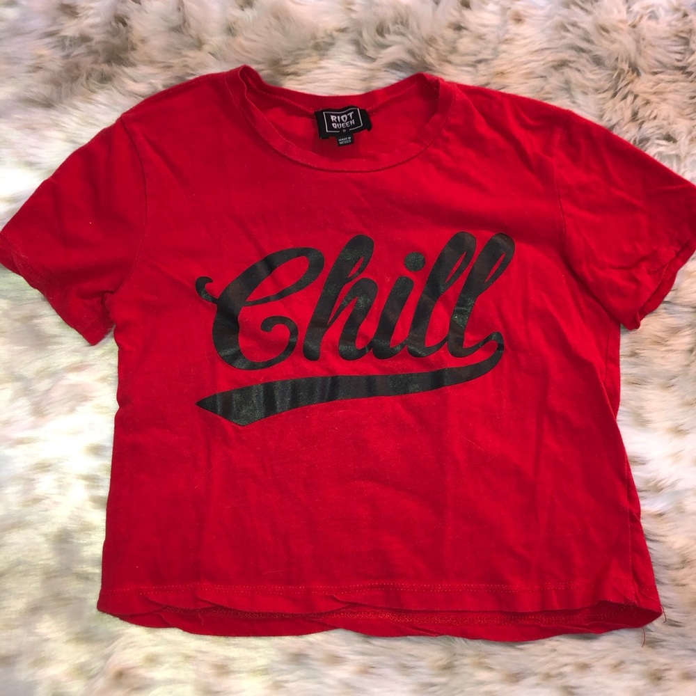 red crop tee